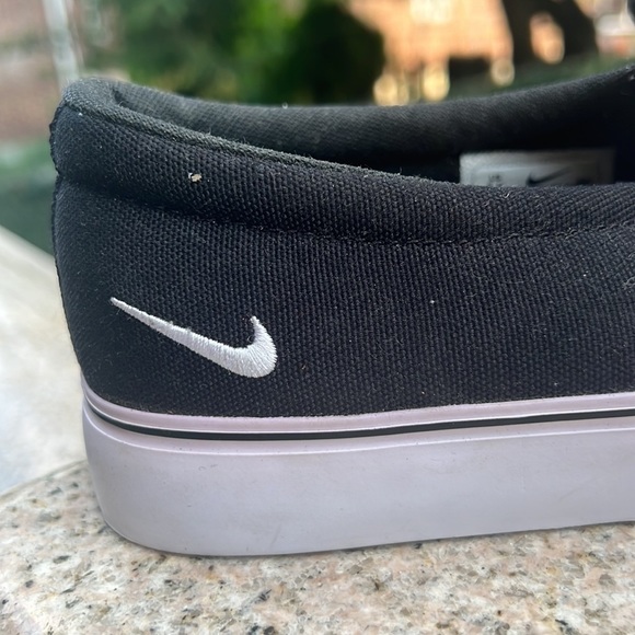 Women’s NIKE Court Royal slip on shoes. Size 8 1/2. - Picture 8 of 8